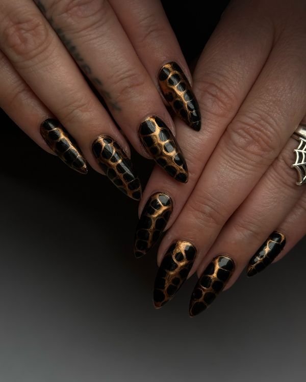 Snake Skin Texture Nails