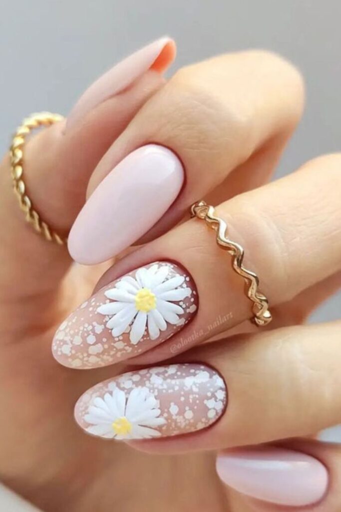 Daisy Delight Nails