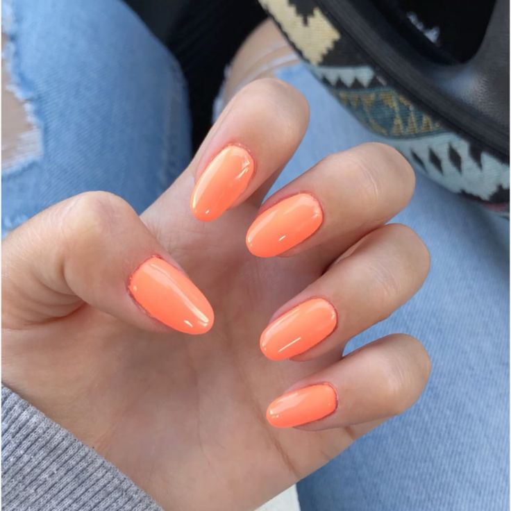 Peachy Orange Nails